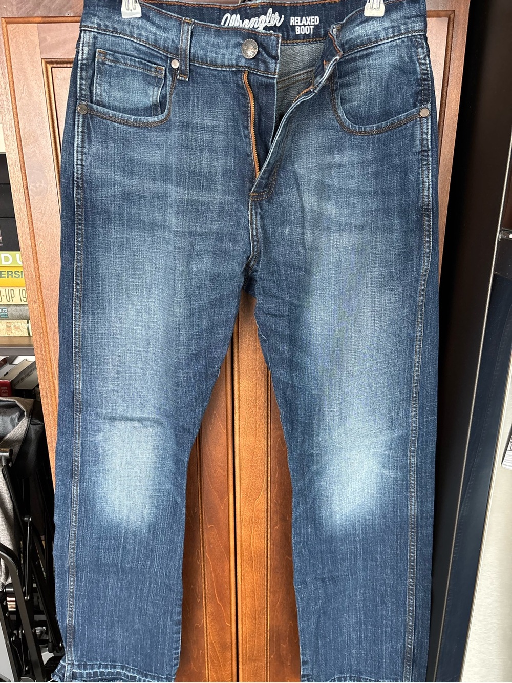 Retro Wrangler Relaxed Boot Jeans in Faded Blue Denim